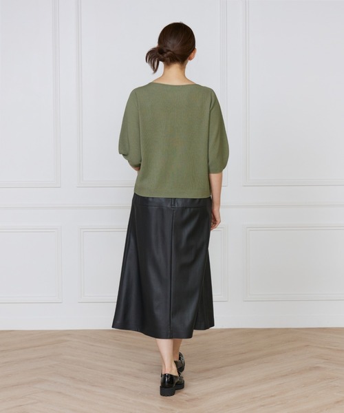 INED（イネド）の「ホールガーメント ボートネックパフスリーブニット《Cuoo》（ニット/セーター・レディース・ブラック/グレー/イエロー/カーキ・9号）」の8枚目の写真