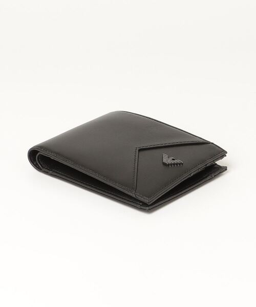 EMPORIO ARMANI(エンポリオアルマーニ)の「【エンポリオ アルマーニ】二つ折りウォレット ナッパレザー 幾何学ディテール(財布・メンズ・ブラック・FREE)」の2枚目の写真