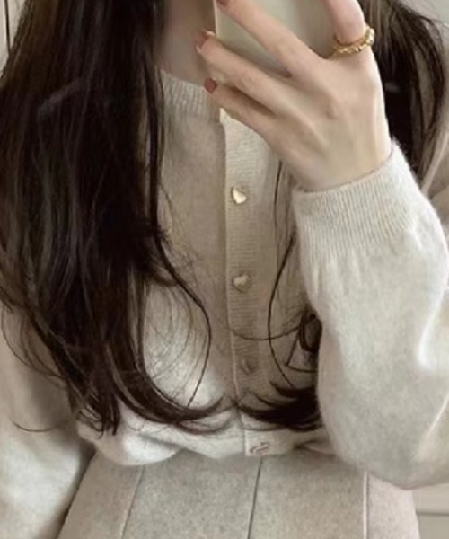 cammie(キャミー)の「ハートボタンカーディガン(カーディガン/ボレロ・レディース・アイボリー/ブラック/ベビーピンク/ライトグレー/ライトグリーン・FREE)」の2枚目の写真