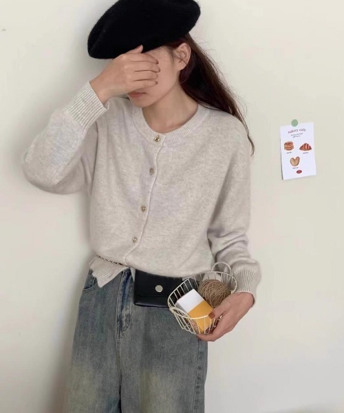 cammie(キャミー)の「ハートボタンカーディガン(カーディガン/ボレロ・レディース・アイボリー/ブラック/ベビーピンク/ライトグレー/ライトグリーン・FREE)」の13枚目の写真