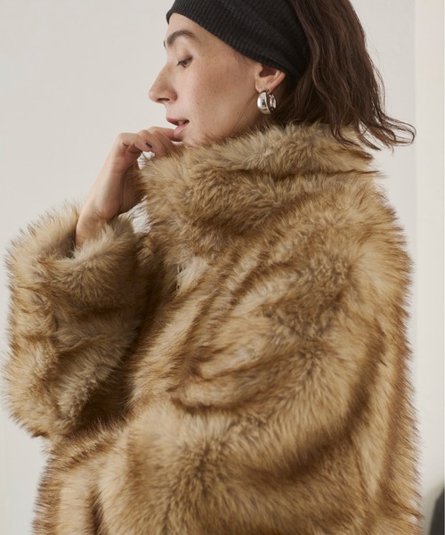 ANGIE（アンジー）の「フェイクファー ミドル丈 スタンドカラー