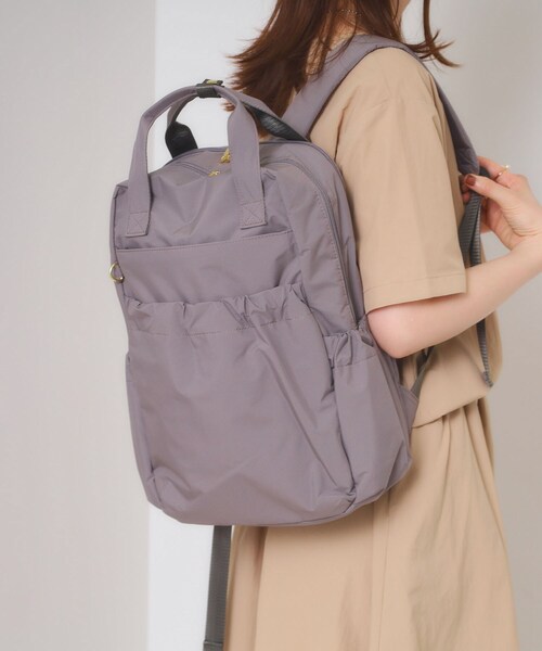 ITS'DEMO（イッツデモ）の「【A4／11ポケット】ふんわり軽量撥水リュック（バックパック/リュック・レディース・ダークグレー/ブラック/サックスブルー・00）」の2枚目の写真