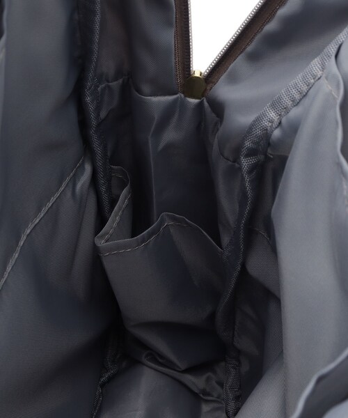 ITS'DEMO（イッツデモ）の「【A4／11ポケット】ふんわり軽量撥水リュック（バックパック/リュック・レディース・ダークグレー/ブラック/サックスブルー・00）」の21枚目の写真
