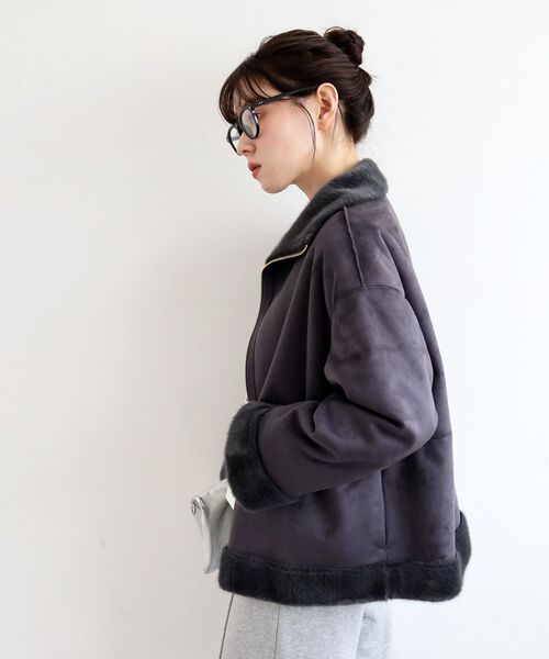 le.coeur blanc(ルクールブラン)の「フェイクムートンファーコート(ムートンコート・レディース・チャコールグレー/グレイッシュベージュ・38)」の5枚目の写真