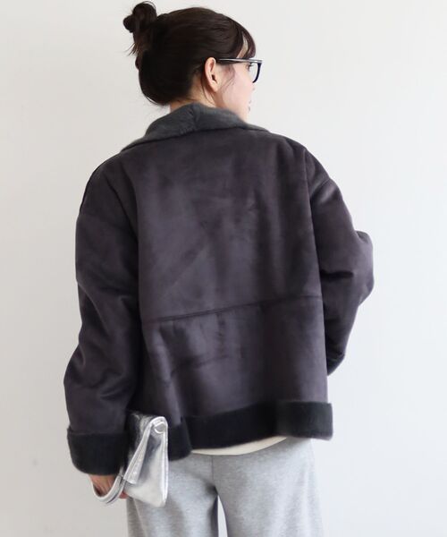 le.coeur blanc(ルクールブラン)の「フェイクムートンファーコート(ムートンコート・レディース・チャコールグレー/グレイッシュベージュ・38)」の6枚目の写真