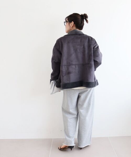 le.coeur blanc(ルクールブラン)の「フェイクムートンファーコート(ムートンコート・レディース・チャコールグレー/グレイッシュベージュ・38)」の12枚目の写真