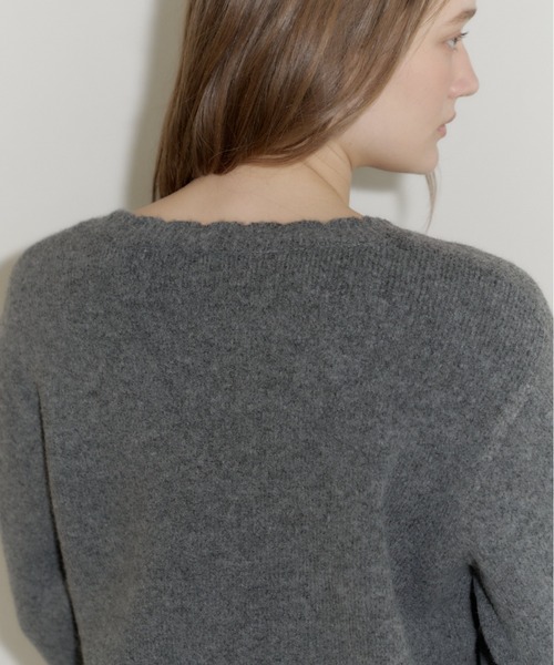 GIUNON（ジウノン）の「loose scallop v-neck knit / ルーズスカラップ