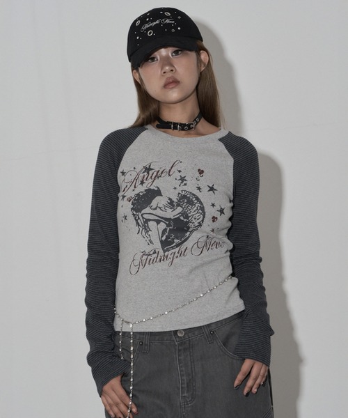 Midnight Move（ミッドナイトムーブ）の「A'GEM/9 × .kom 『MIDNIGHT MOVE/ミッドナイトムーブ』ST ANGEL LONG SLEEVE/ ラグラン切り替え エンジェルスターデザイン 長袖Tシャツ/カットソー（Tシャツ/カットソー・レディース・アイボリー/ブラック/グレー・FREE）」の3枚目の写真
