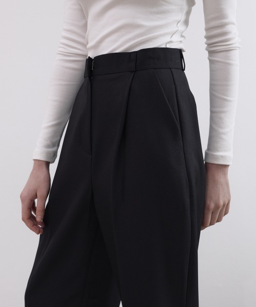 by muni:r（バイ ムニール）の「【低身長/高身長/サイズ展開有/5色展開】ピンタックワイドスラックス（スラックス・レディース・ブラウン/チャコールグレー/ブラック/ライトベージュ/ライトグレー・M-Regular/M-Long/S-Long/S-Regular）」の8枚目の写真