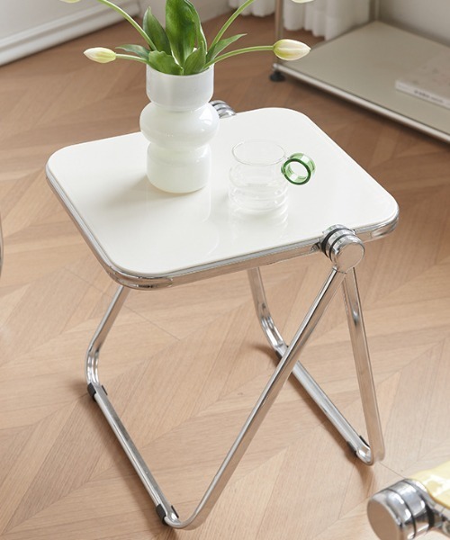 Made in I(メイドインアイ)の「Folding modern acrylic side table(家具・レディース・ホワイト/レッド/ブラウン/グレー/クリア/ブラック・FREE)」の2枚目の写真