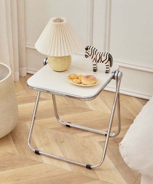 Made in I(メイドインアイ)の「Folding modern acrylic side table(家具・レディース・ホワイト/レッド/ブラウン/グレー/クリア/ブラック・FREE)」の8枚目の写真