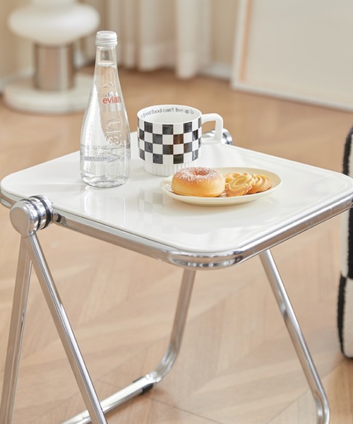 Made in I(メイドインアイ)の「Folding modern acrylic side table(家具・レディース・ホワイト/レッド/ブラウン/グレー/クリア/ブラック・FREE)」の9枚目の写真