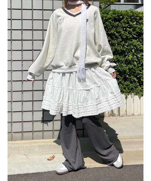 WC（ダブル シー）の「レースネックライン2ラインスウェット（スウェット・レディース・アイボリー/ネイビー・FREE）」の4枚目の写真