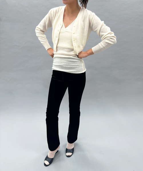 EDIT. FOR LULU（エディットフォールル）の「カシミヤVネックカーディガン（ニット/セーター・レディース・ホワイト/ピンク系その他/ネイビー・FREE）」の5枚目の写真