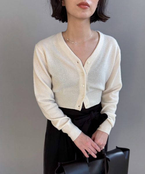 EDIT. FOR LULU（エディットフォールル）の「カシミヤVネックカーディガン（ニット/セーター・レディース・ホワイト/ピンク系その他/ネイビー・FREE）」の7枚目の写真
