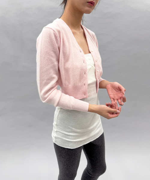 EDIT. FOR LULU（エディットフォールル）の「カシミヤVネックカーディガン（ニット/セーター・レディース・ホワイト/ピンク系その他/ネイビー・FREE）」の20枚目の写真