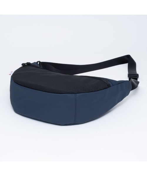 BEAMS DESIGN(ビームス デザイン)の「BEAMSDESIGN(ビームスデザイン)エラスティックメッシュ ショルダーバッグ(ショルダーバッグ・メンズ・サンドベージュ/ネイビー/ブラック・FREE)」の18枚目の写真