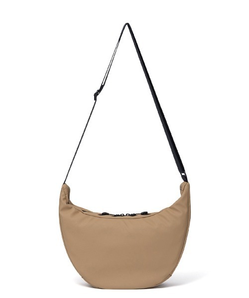 BEAMS DESIGN(ビームス デザイン)の「BEAMSDESIGN(ビームスデザイン)エラスティックメッシュ ショルダーバッグ(ショルダーバッグ・メンズ・サンドベージュ/ネイビー/ブラック・FREE)」の10枚目の写真