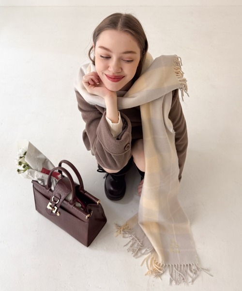 F i.n.t(フィント)の「テディベア刺繍入りチェックストール(ストール/ショール・レディース・ラベンダー/レンガ/ブルー・FREE)」の3枚目の写真