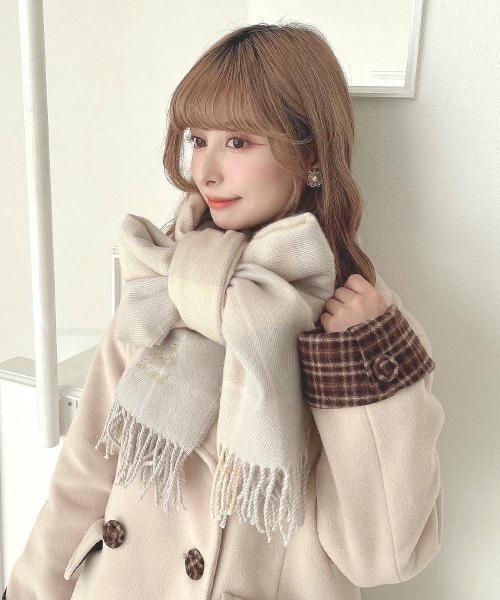 F i.n.t(フィント)の「テディベア刺繍入りチェックストール(ストール/ショール・レディース・ラベンダー/レンガ/ブルー・FREE)」の8枚目の写真