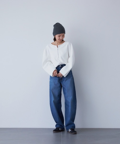 YANUK（ヤヌーク）の「カーブテーパード "LAURA"（デニムパンツ・レディース・ブルー・21inch/22inch/23inch/24inch/25inch/26inch/27inch）」の2枚目の写真