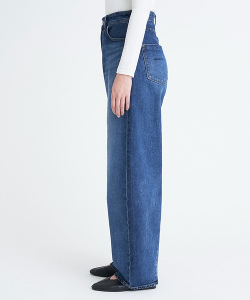 YANUK（ヤヌーク）の「カーブテーパード "LAURA"（デニムパンツ・レディース・ブルー・21inch/22inch/23inch/24inch/25inch/26inch/27inch）」の8枚目の写真