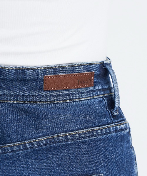 YANUK（ヤヌーク）の「カーブテーパード "LAURA"（デニムパンツ・レディース・ブルー・21inch/22inch/23inch/24inch/25inch/26inch/27inch）」の13枚目の写真