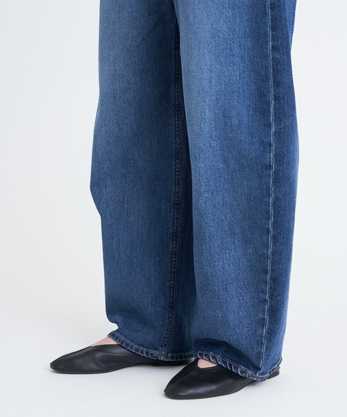 YANUK（ヤヌーク）の「カーブテーパード "LAURA"（デニムパンツ・レディース・ブルー・21inch/22inch/23inch/24inch/25inch/26inch/27inch）」の14枚目の写真