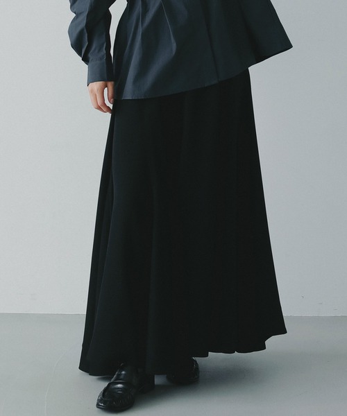 AJUGA.（アジュガ）の「フレアロングスカート（スカート・レディース・ブラック/ネイビー・S/M）」の2枚目の写真