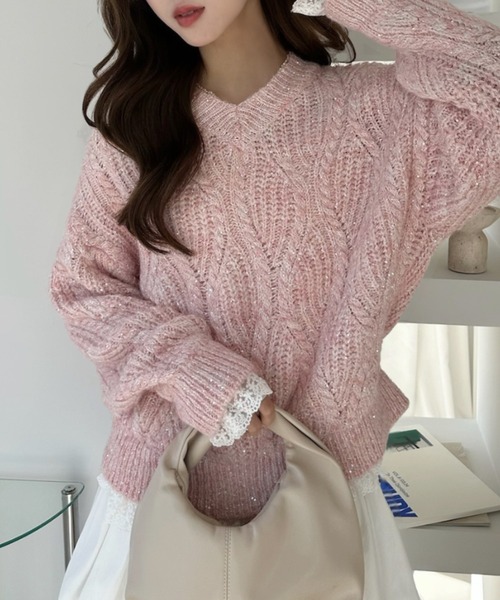 Ada.(エイダ)の「Vネック ビック ケーブル ラメ レースドッキング ニット(ニット/セーター・レディース・アイボリー/ブルー/ピンク・FREE)」の9枚目の写真