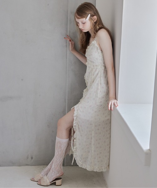 etre loin（エトルワン）の「Frill slit cami dress（ワンピース・レディース・ブラック/ホワイト/ベージュ・M）」の4枚目の写真