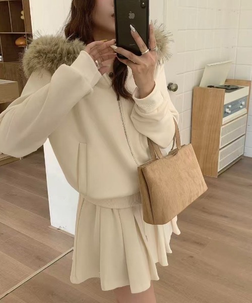 セール】ファーフーディーZIPパーカー＋プリーツミニスカート