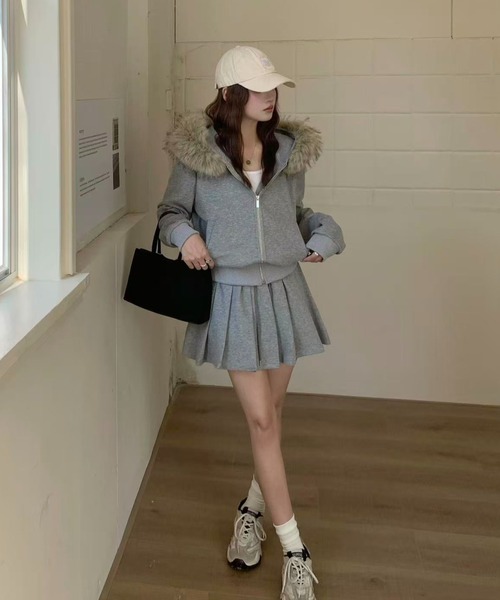 セール】ファーフーディーZIPパーカー＋プリーツミニスカート