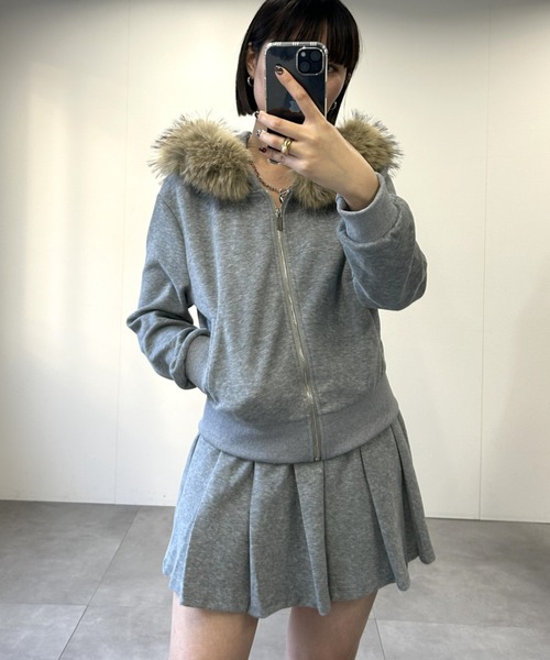 LAC-VERT(ラック・ヴェール)の「ファーフーディーZIPパーカー+プリーツミニスカートセットアップ(セットアップ・レディース・グレー/アイボリー/ブラウン・FREE)」の14枚目の写真