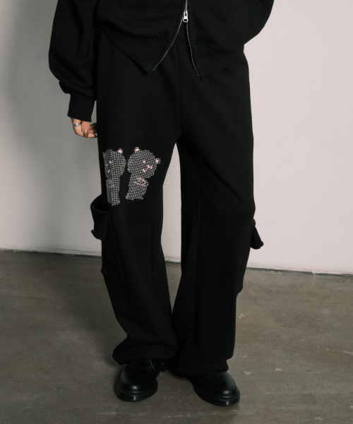 NYXX(エヌワイエックスエックス)の「RHINESTONE DALGOMM JOGGER PANTS BLACK(スウェットパンツ・レディース・その他・SMALL/MEDIUM)」の1枚目の写真