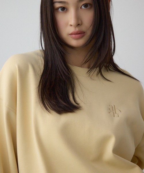 AZUL by moussy（アズールバイマウジー）の「ワンポイントロゴスウェット（スウェット・レディース・ライトイエロー/ブラック/アイボリー/ブラウン・FREE）」の4枚目の写真