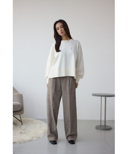 AZUL by moussy（アズールバイマウジー）の「ワンポイントロゴスウェット（スウェット・レディース・ライトイエロー/ブラック/アイボリー/ブラウン・FREE）」の8枚目の写真