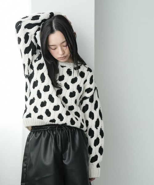 mili an deni（ミリアンデニ）の「バルキーニットプルオーバー（ニット/セーター・レディース・ブルー/ブラック・M）」の3枚目の写真