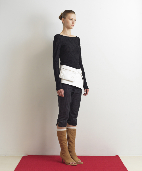 AOPT(アオプト)の「FLORAL PATTERN LONG SLEEVE TOP - BLACK(Tシャツ/カットソー・レディース・その他・SMALL/MEDIUM)」の4枚目の写真