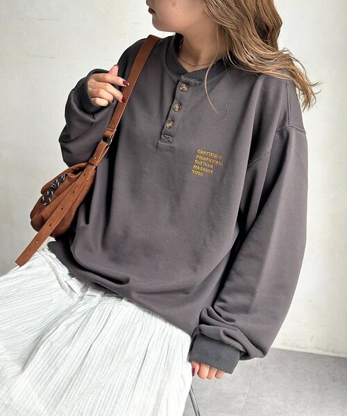 CPCM(シーピーシーエム)の「古着ライク胸刺繍ヘンリースウェット(Tシャツ/カットソー・メンズ・グレー/アイボリー/ブラック/ネイビー/ブラウン・FREE)」の3枚目の写真