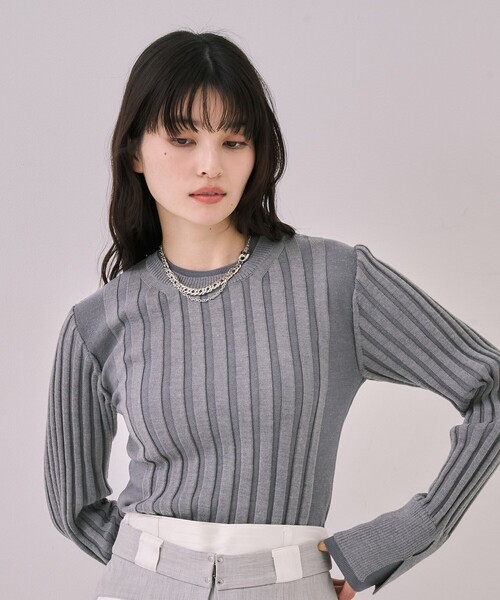 UNITED TOKYO（ユナイテッドトウキョウ）の「リップルレイヤーニット｜ウォッシャブル/オフィスカジュアル/細見え/春服（ニット/セーター・レディース・グリーン/ブラウン/グレー・FREE）」の2枚目の写真