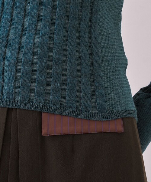 UNITED TOKYO（ユナイテッドトウキョウ）の「リップルレイヤーニット｜ウォッシャブル/オフィスカジュアル/細見え/春服（ニット/セーター・レディース・グリーン/ブラウン/グレー・FREE）」の12枚目の写真