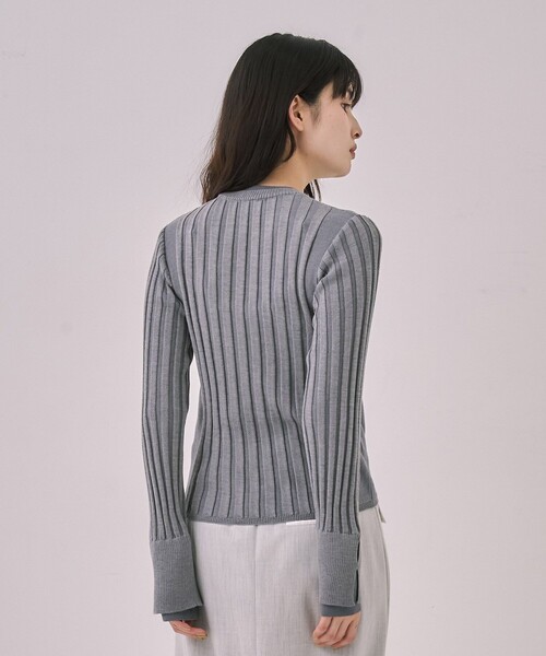 UNITED TOKYO（ユナイテッドトウキョウ）の「リップルレイヤーニット｜ウォッシャブル/オフィスカジュアル/細見え/春服（ニット/セーター・レディース・グリーン/ブラウン/グレー・FREE）」の20枚目の写真