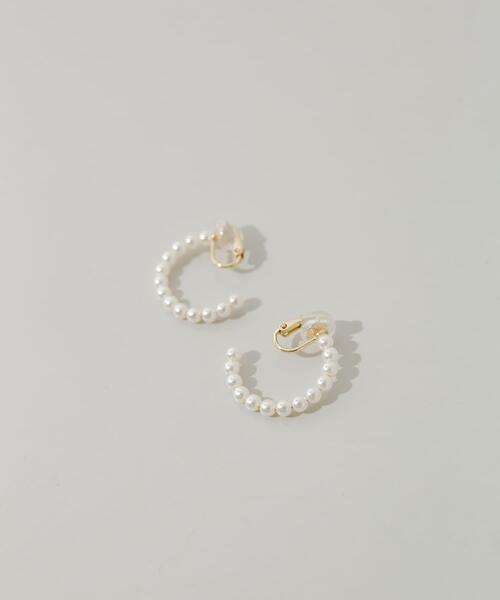 SMELLY（スメリー）の「パールフープイヤリング（イヤリング・レディース・ホワイト・-）」の3枚目の写真