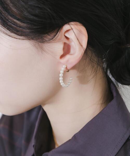 SMELLY（スメリー）の「パールフープイヤリング（イヤリング・レディース・ホワイト・-）」の5枚目の写真