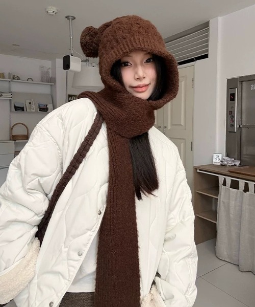 ぽんぽんフード付き ケーブルニット マフラー/バラクラバ（マフラー