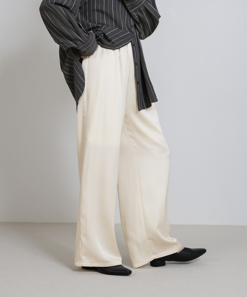 select MOCA（セレクトモカ）の「ストレートイージーサテンパンツ【セットアップ対応】（その他パンツ・レディース・ブラウン/ブラック/アイボリー・LARGE/MEDIUM）」の2枚目の写真