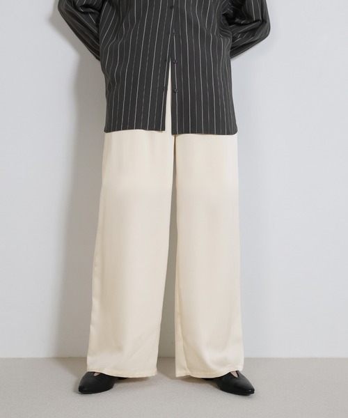 select MOCA（セレクトモカ）の「ストレートイージーサテンパンツ【セットアップ対応】（その他パンツ・レディース・ブラウン/ブラック/アイボリー・LARGE/MEDIUM）」の15枚目の写真