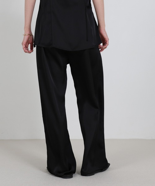 select MOCA（セレクトモカ）の「ストレートイージーサテンパンツ【セットアップ対応】（その他パンツ・レディース・ブラウン/ブラック/アイボリー・LARGE/MEDIUM）」の11枚目の写真