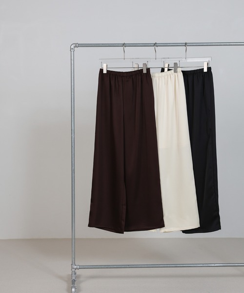 select MOCA（セレクトモカ）の「ストレートイージーサテンパンツ【セットアップ対応】（その他パンツ・レディース・ブラウン/ブラック/アイボリー・LARGE/MEDIUM）」の14枚目の写真